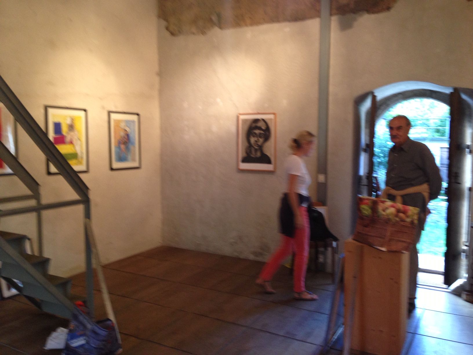 Allestimento Mostra di Emilio Rissone, 28.08.2013 nella Torre Fiorenzana di Grono.